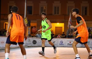 Basket in Piazza da cardiopalma, la seconda giornata è già da incorniciare